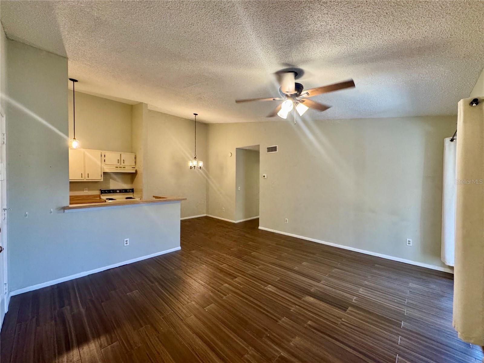 Image 5 of 15 For 6025 Scotchwood Glen 202
