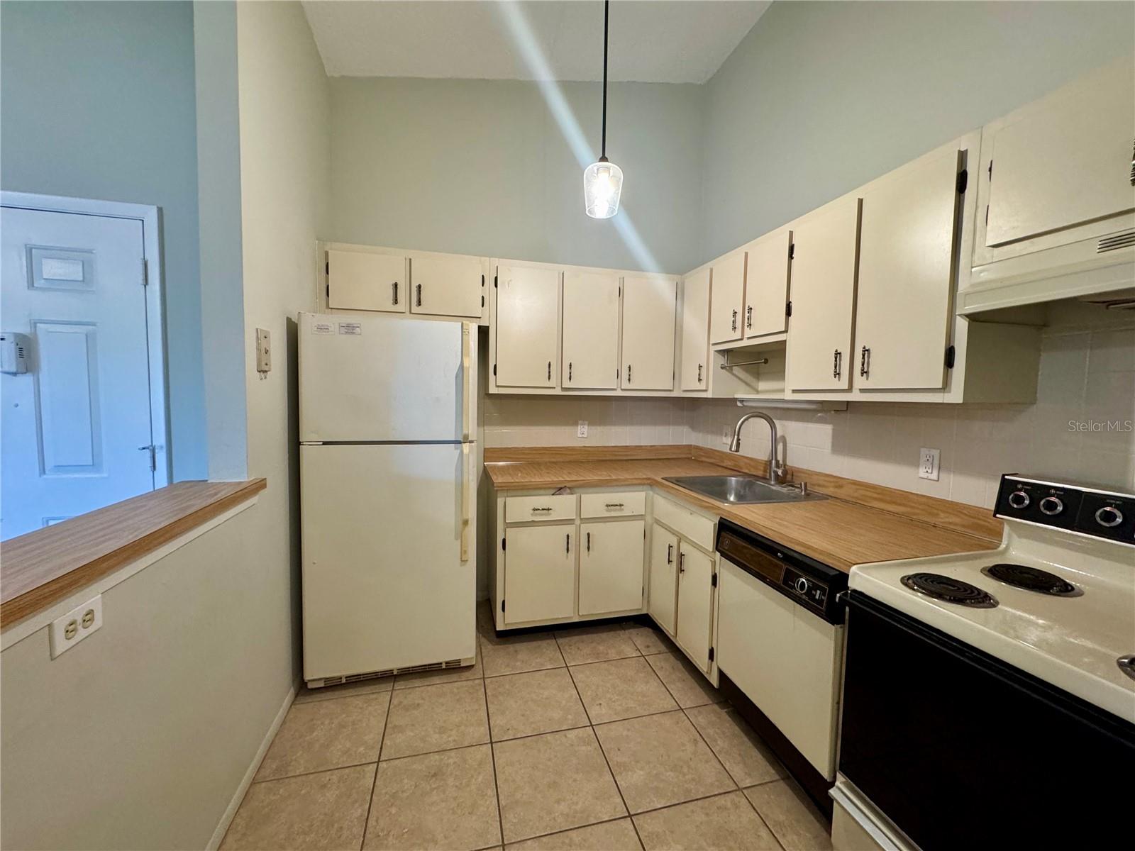 Image 6 of 15 For 6025 Scotchwood Glen 202