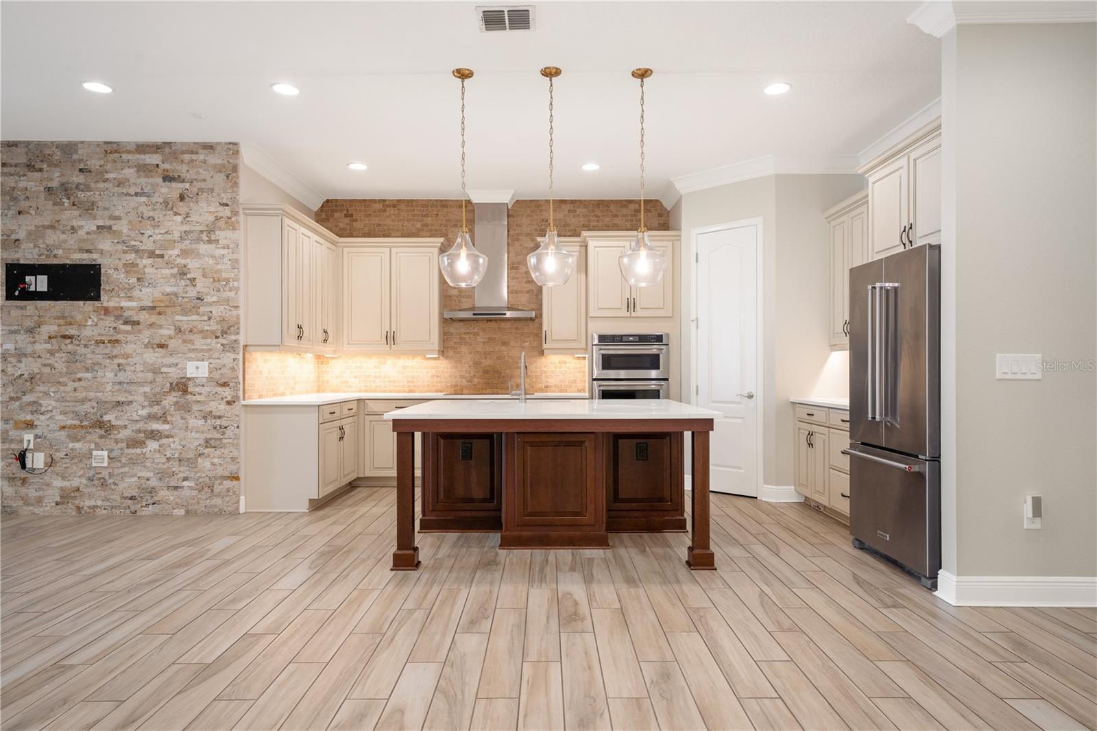 Image 13 of 71 For 9895 Winnington Street