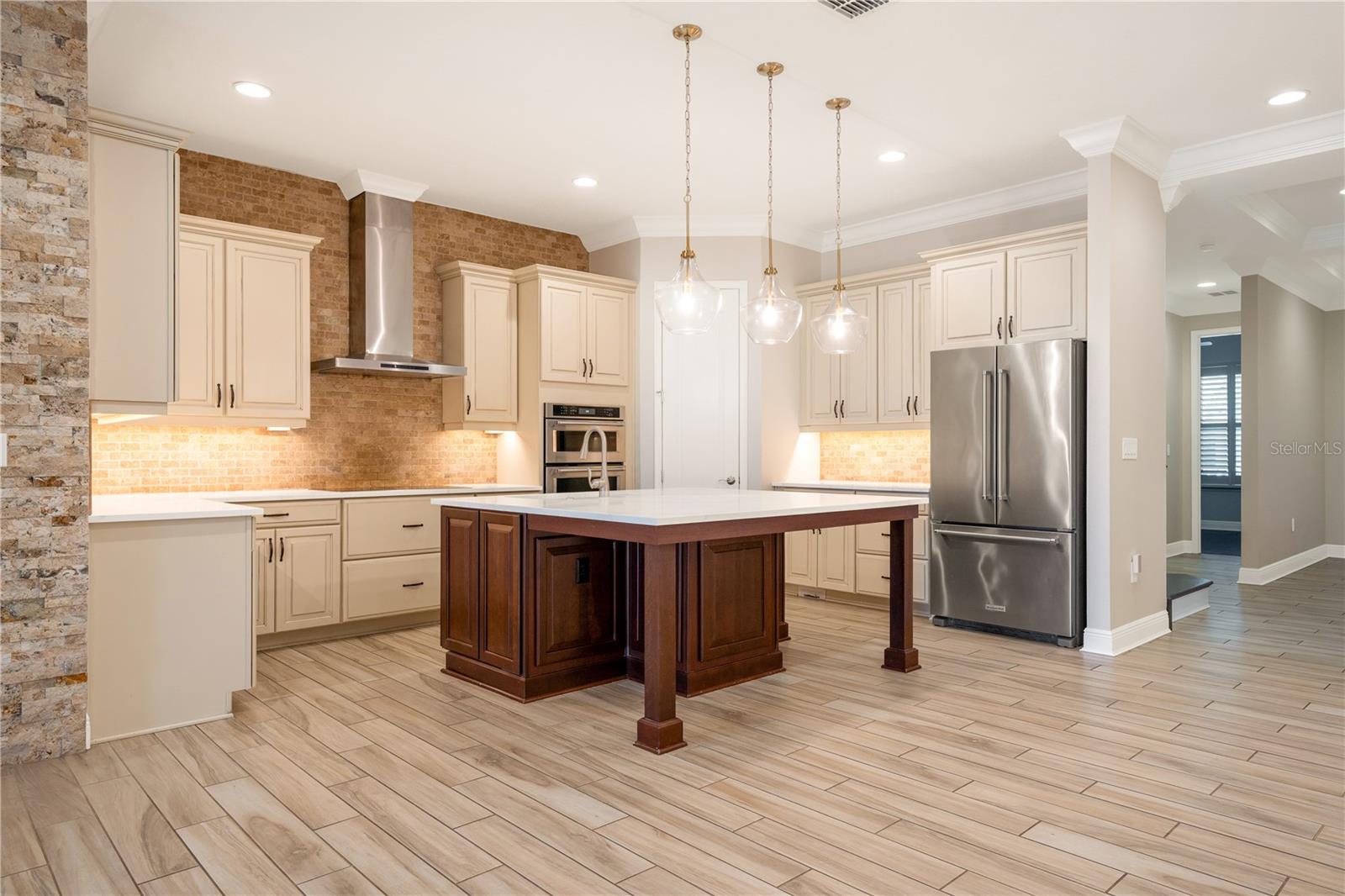 Image 14 of 71 For 9895 Winnington Street