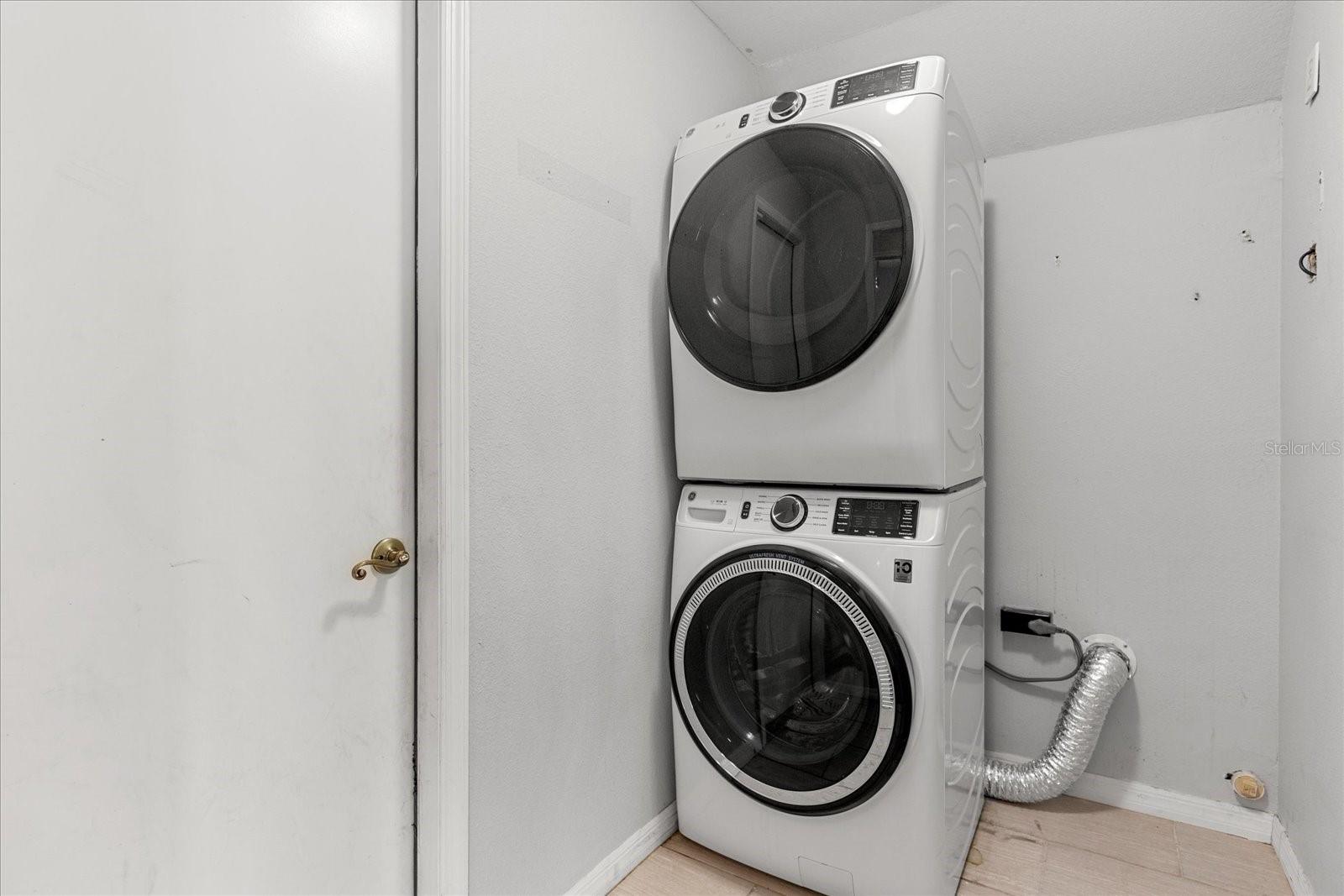 Image 10 of 24 For 2565 Albion Avenue 2