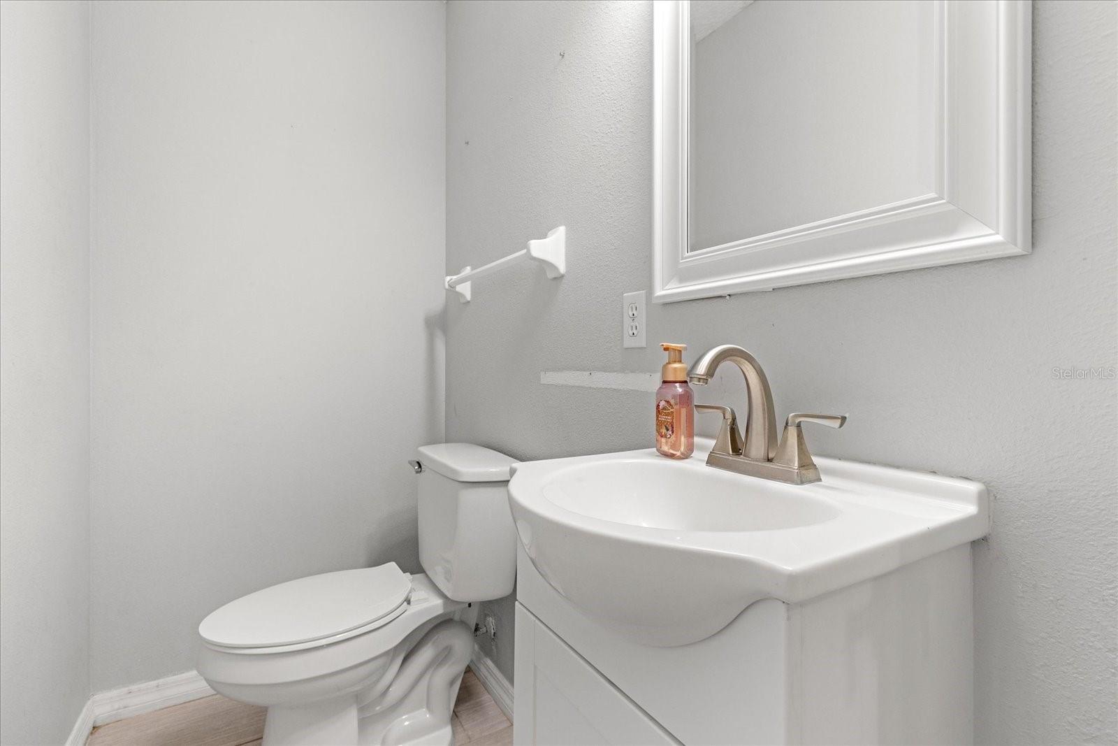 Image 11 of 24 For 2565 Albion Avenue 2