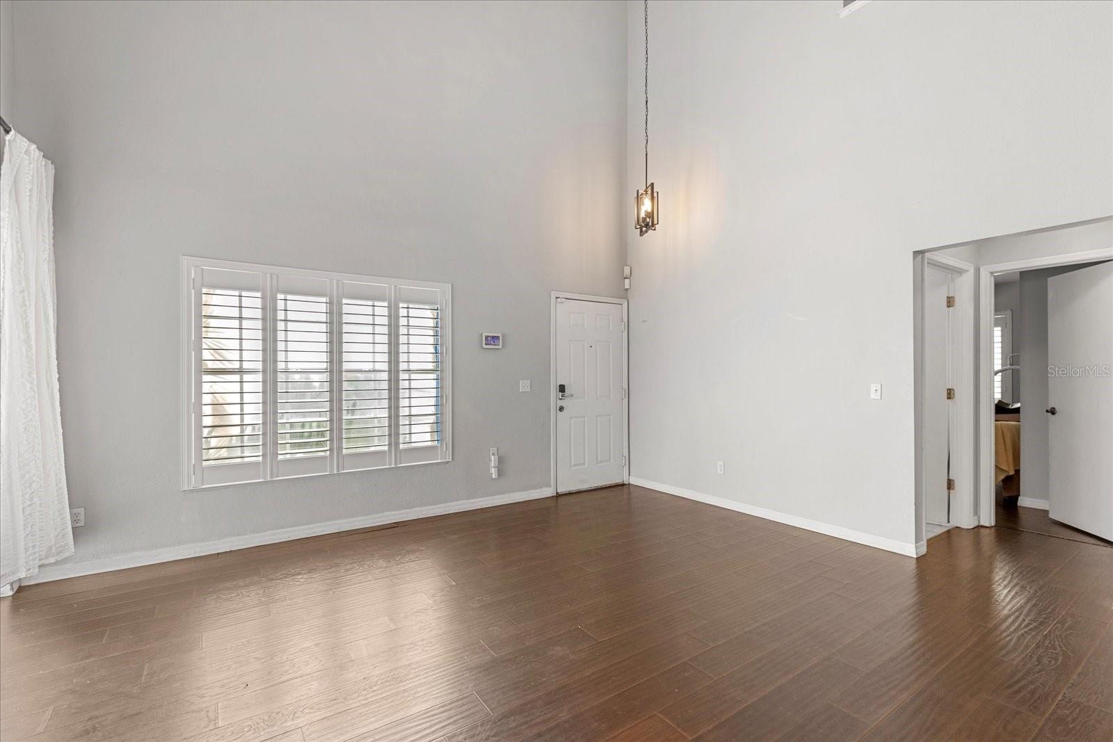 Image 5 of 24 For 2565 Albion Avenue 2
