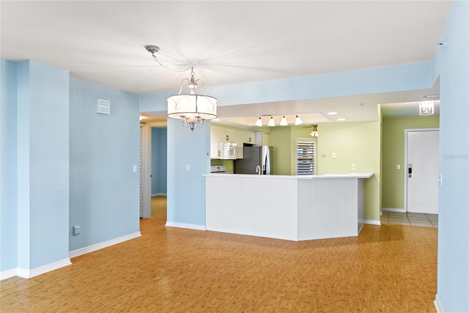 Image 11 of 49 For 2700 Peninsula Avenue 215