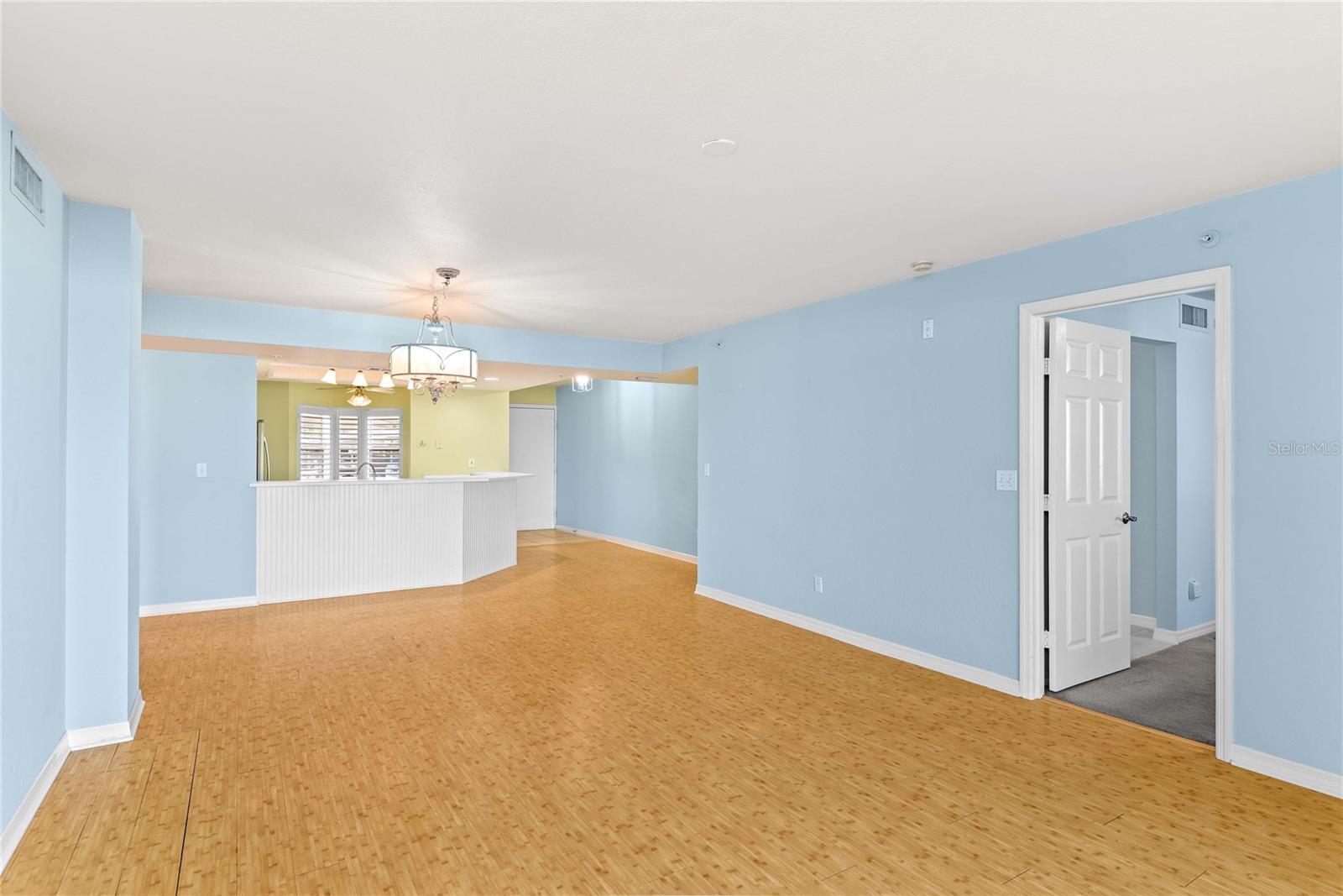 Image 21 of 49 For 2700 Peninsula Avenue 215