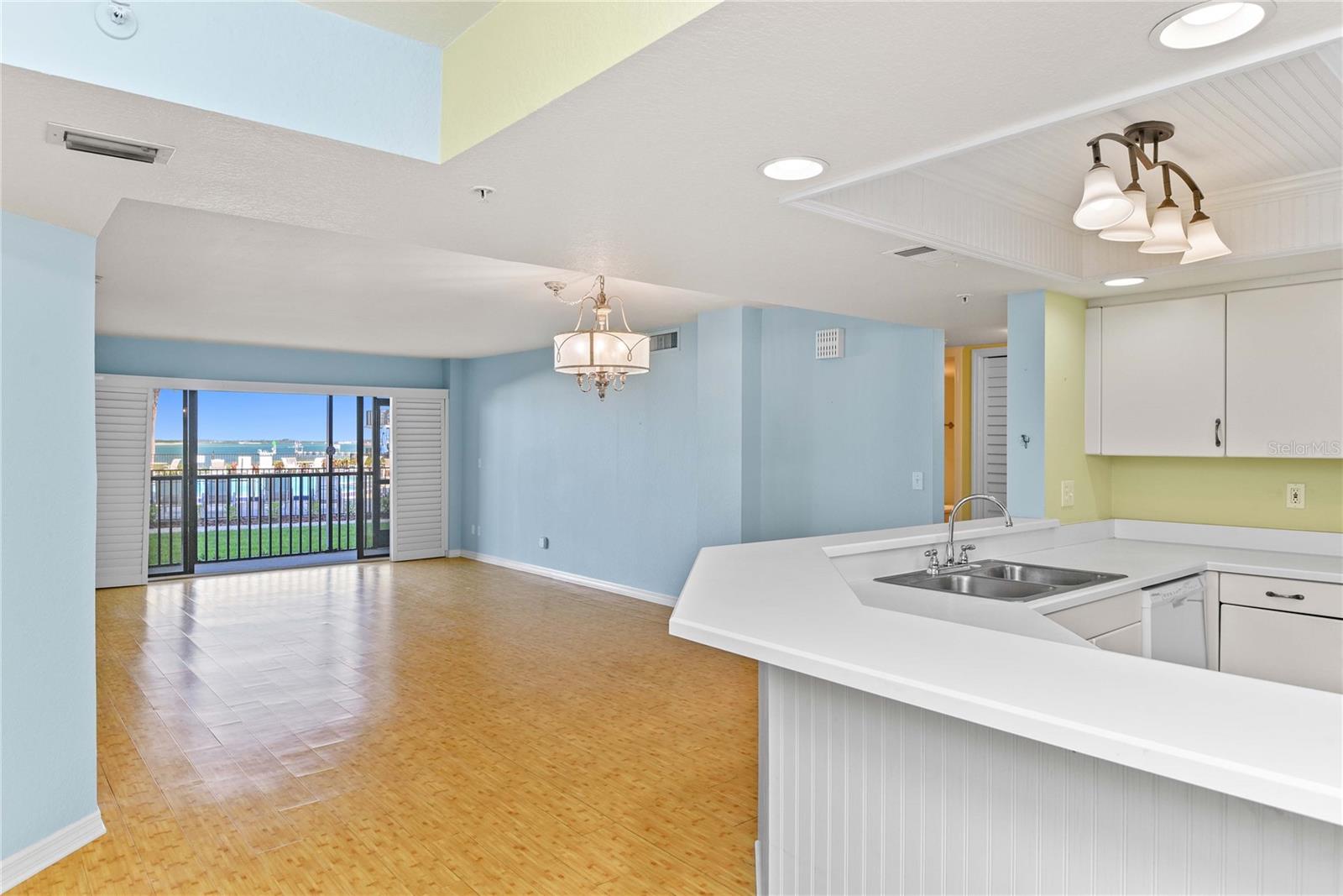 Image 6 of 49 For 2700 Peninsula Avenue 215