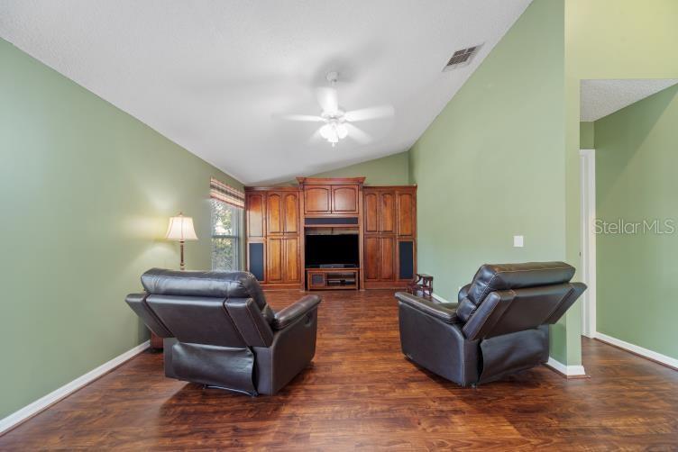 Image 18 of 36 For 2082 Nexus Court