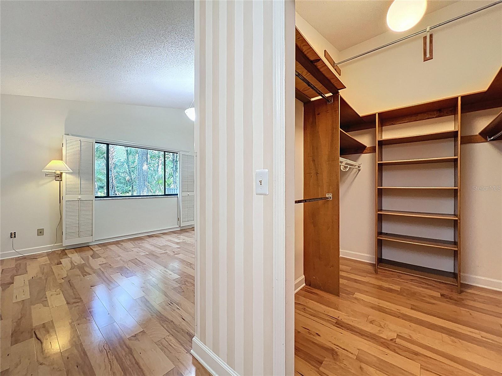 Image 11 of 54 For 136 Bridgeview Court