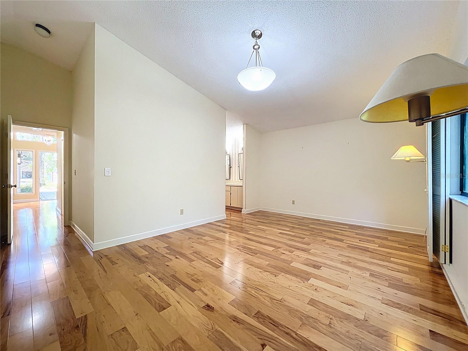 Image 12 of 54 For 136 Bridgeview Court