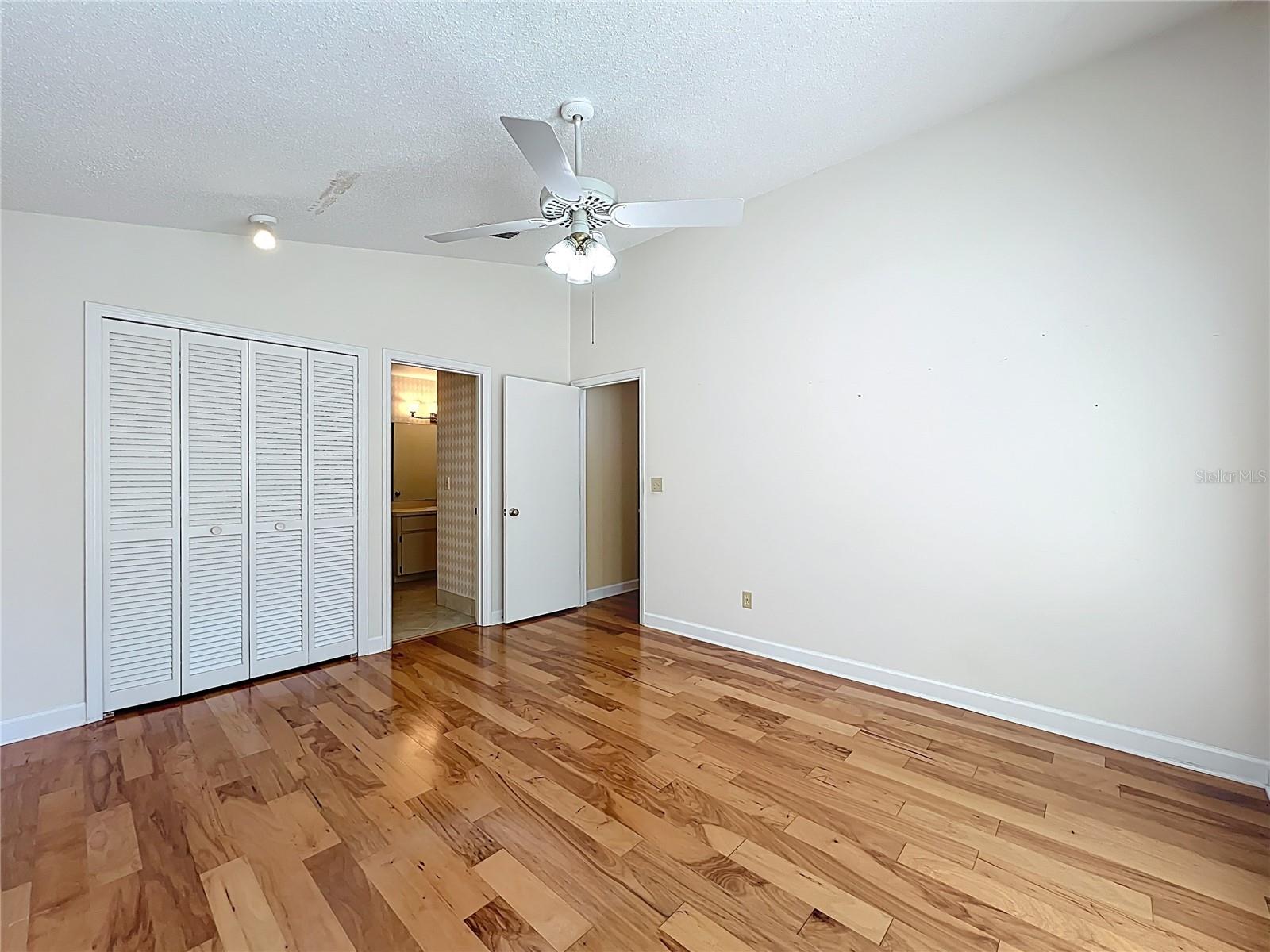 Image 15 of 54 For 136 Bridgeview Court