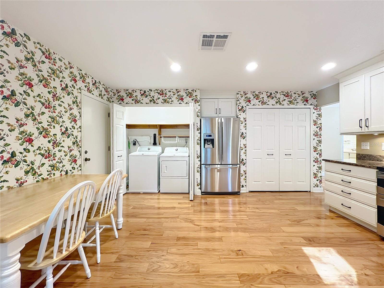 Image 20 of 54 For 136 Bridgeview Court