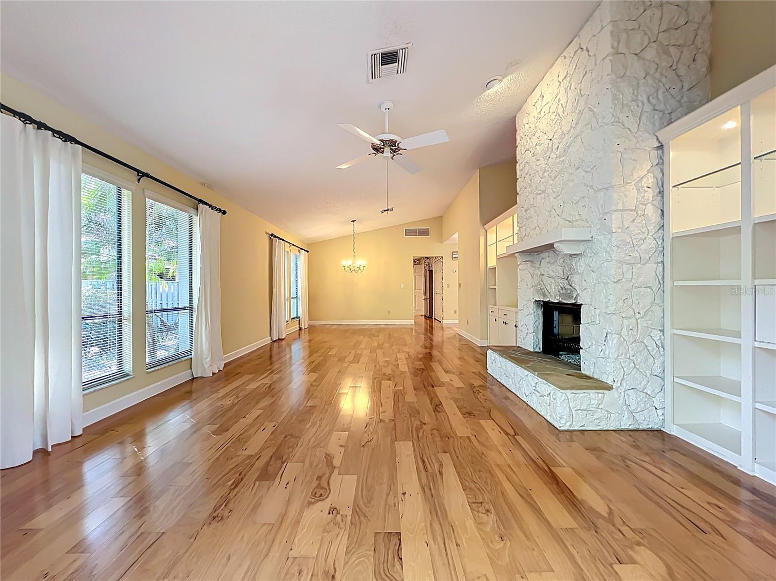 Image 22 of 54 For 136 Bridgeview Court