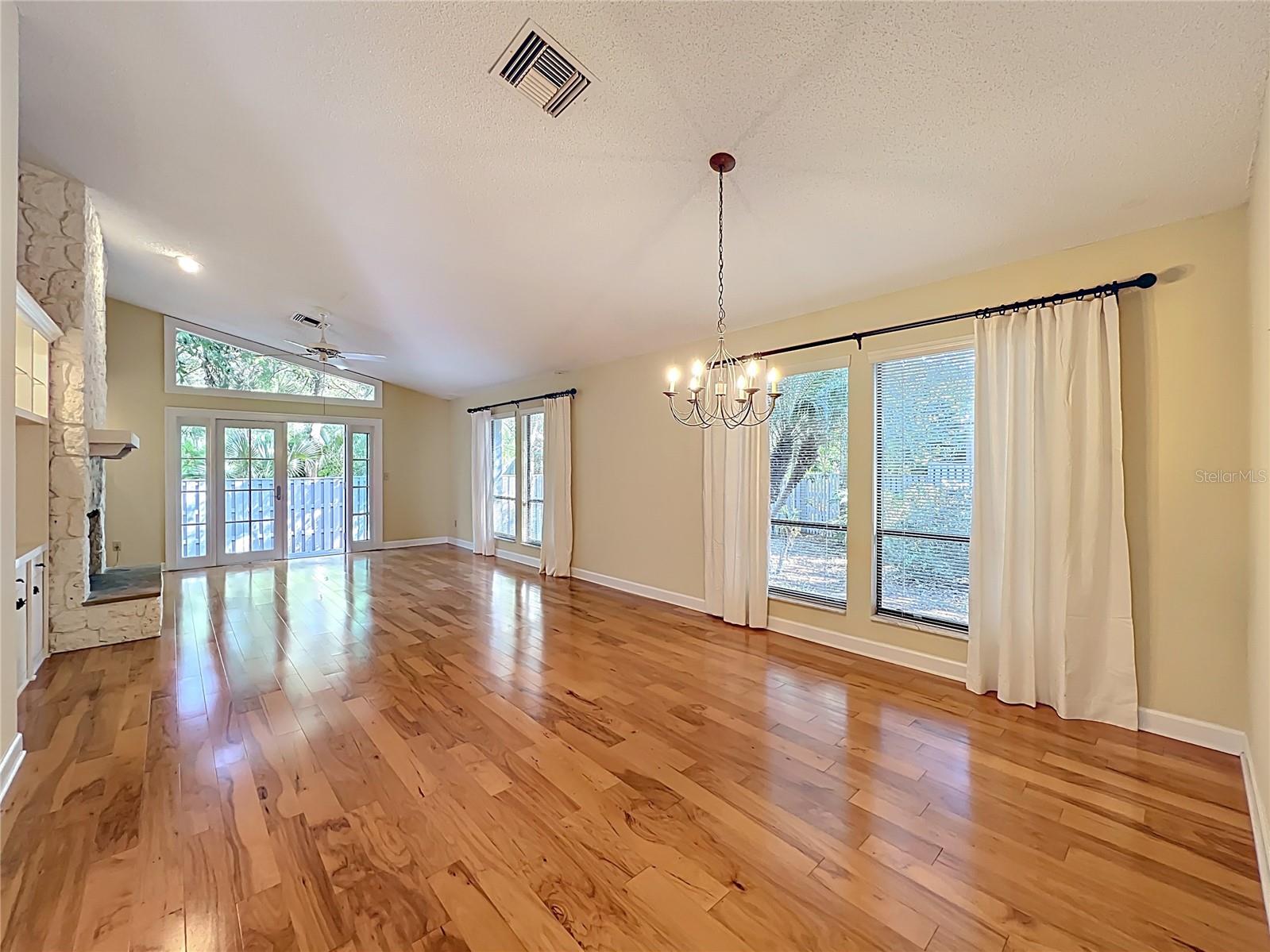 Image 24 of 54 For 136 Bridgeview Court