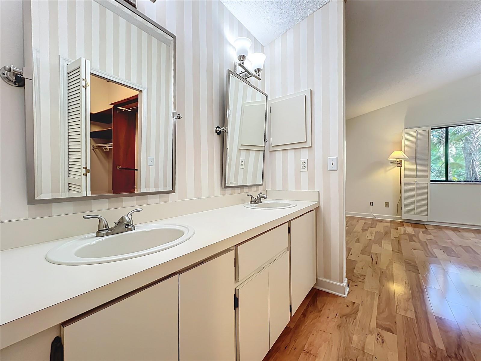 Image 6 of 54 For 136 Bridgeview Court