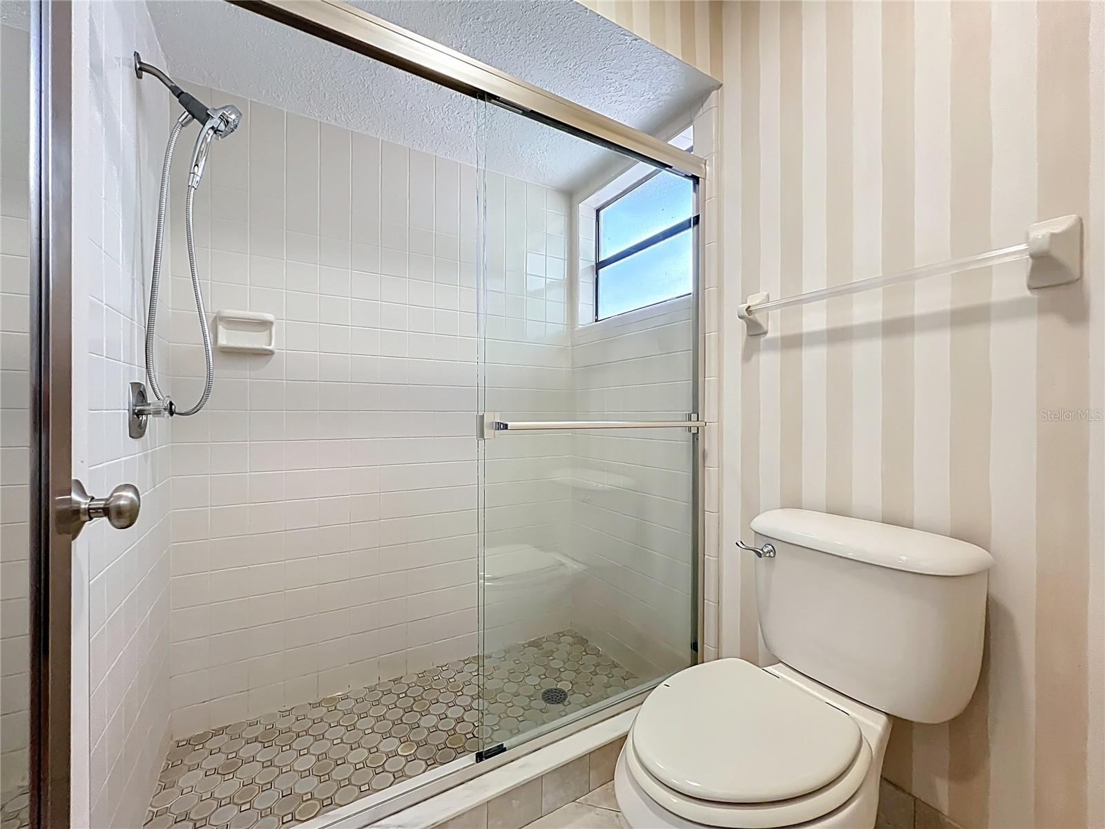 Image 7 of 54 For 136 Bridgeview Court