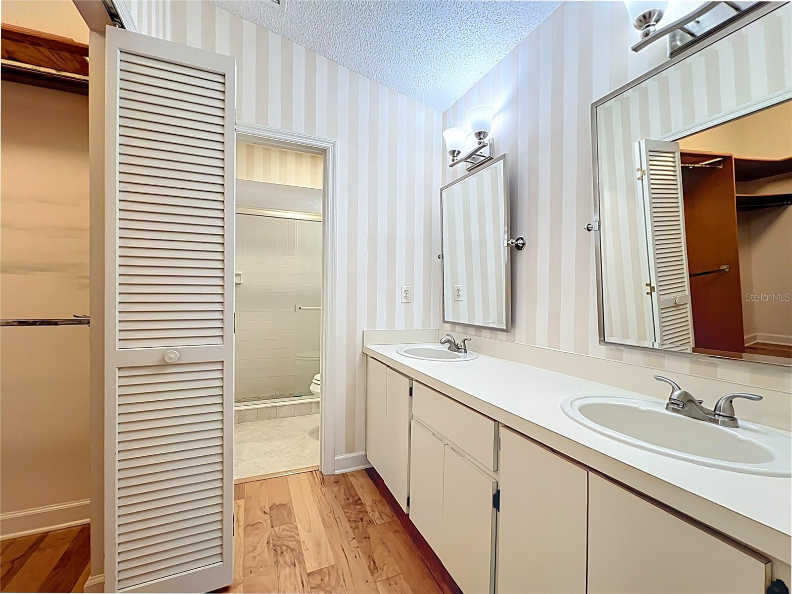 Image 9 of 54 For 136 Bridgeview Court