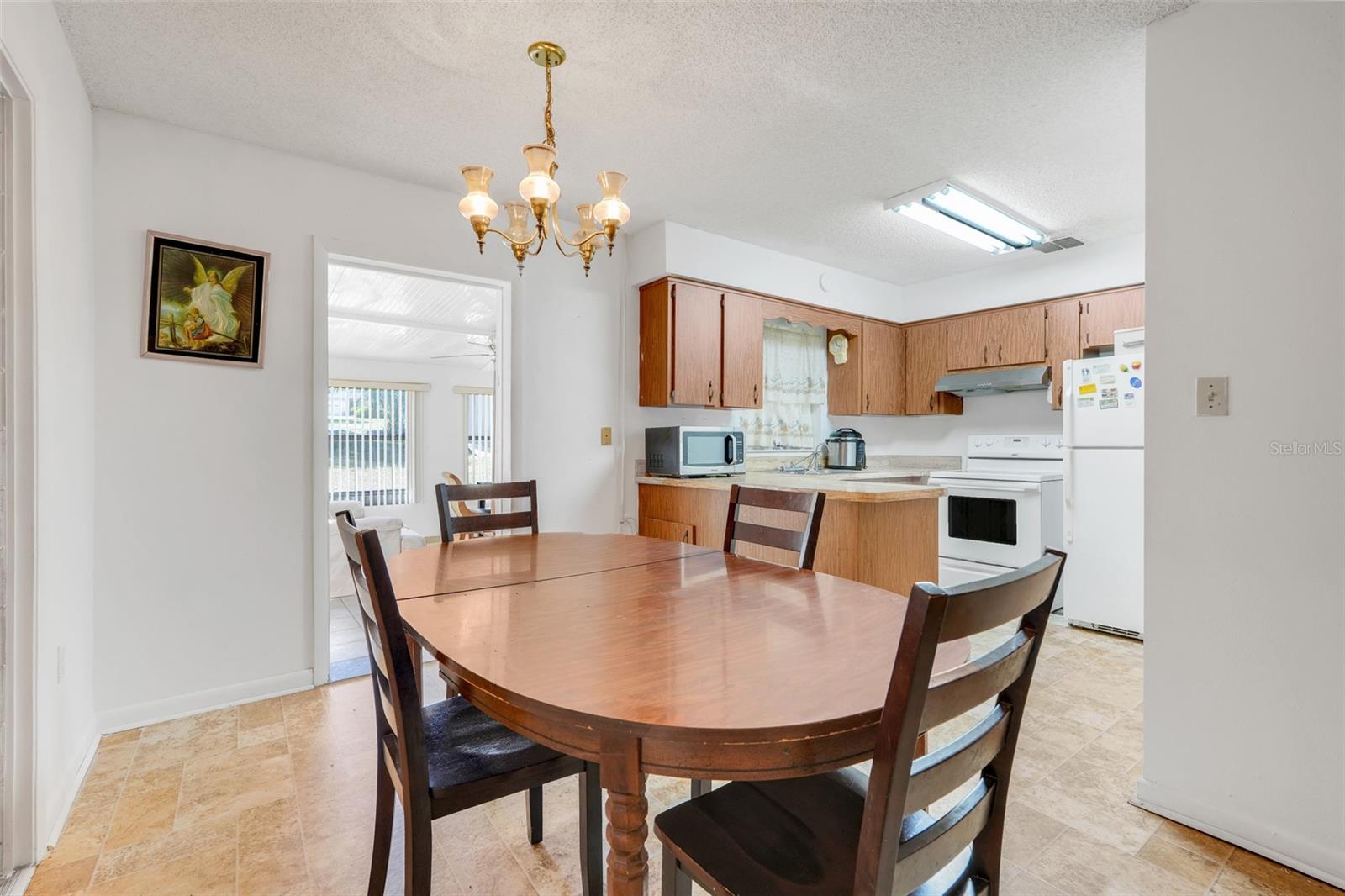 Image 10 of 22 For 728 Clifford Avenue