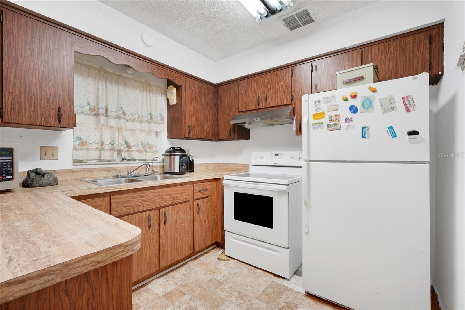 Image 11 of 22 For 728 Clifford Avenue
