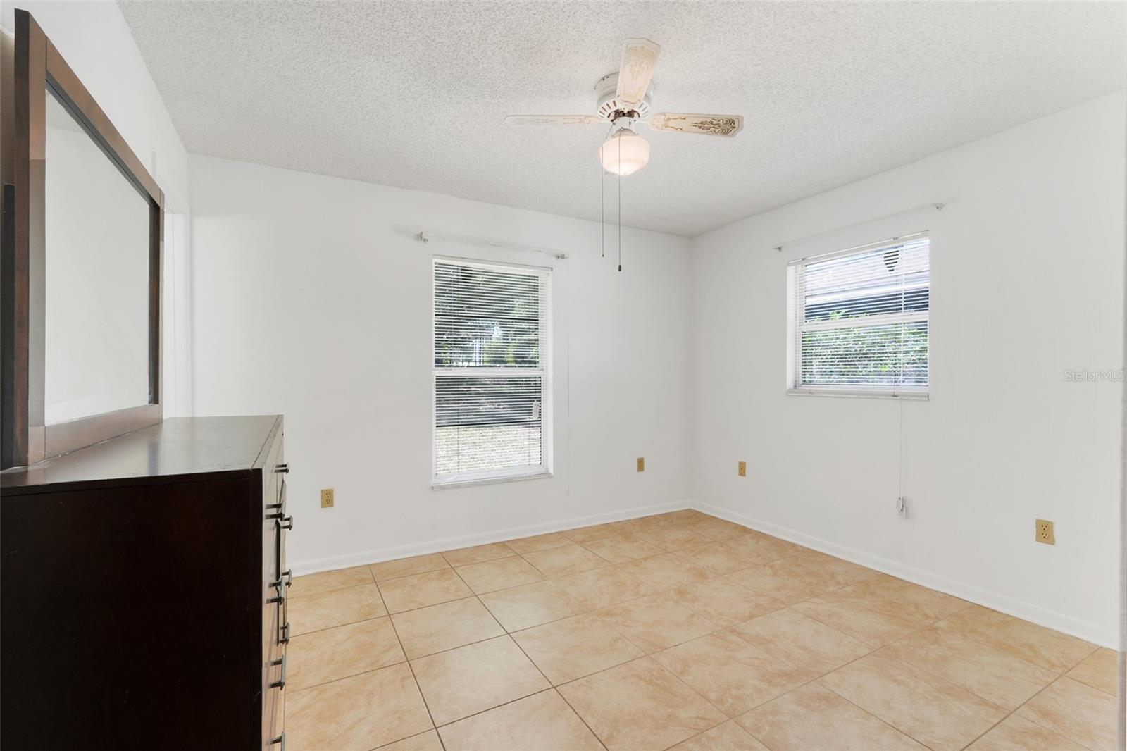 Image 17 of 22 For 728 Clifford Avenue