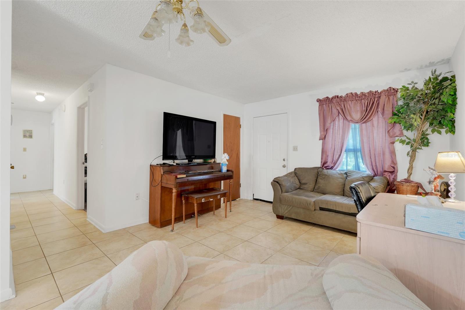 Image 7 of 22 For 728 Clifford Avenue