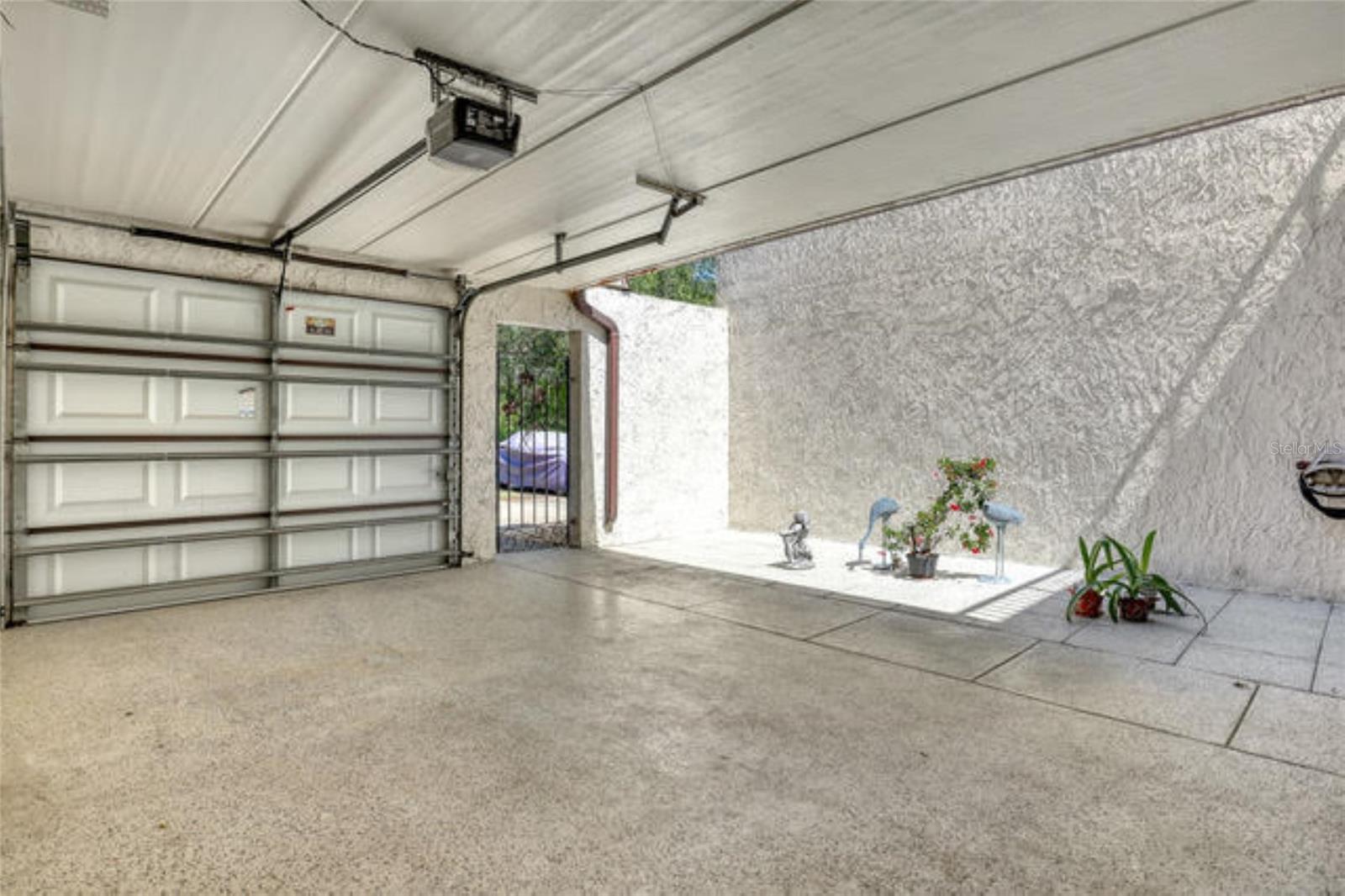 Image 7 of 34 For 2814 Demaret Drive 607