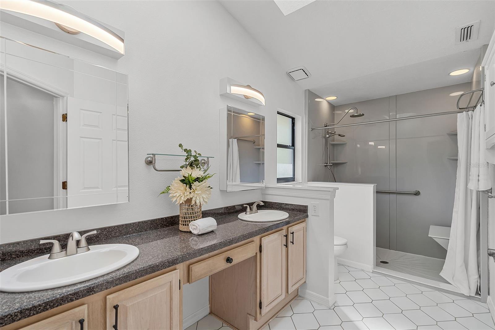 Image 16 of 38 For 1201 Groveland Drive