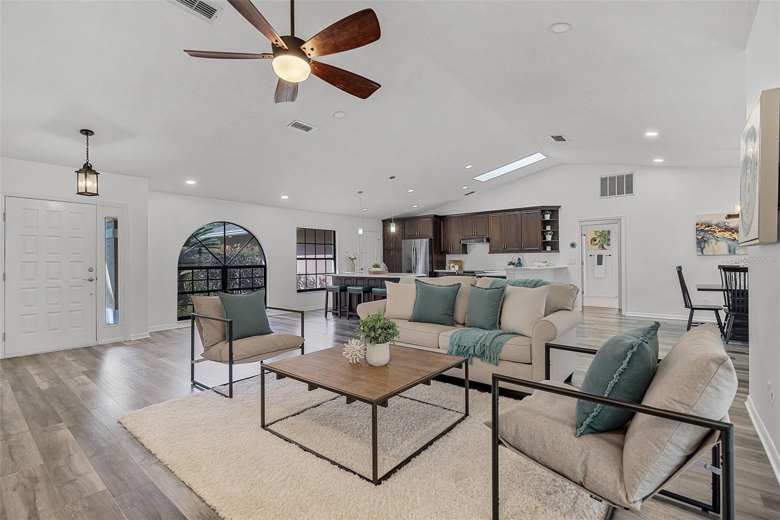 Image 4 of 38 For 1201 Groveland Drive