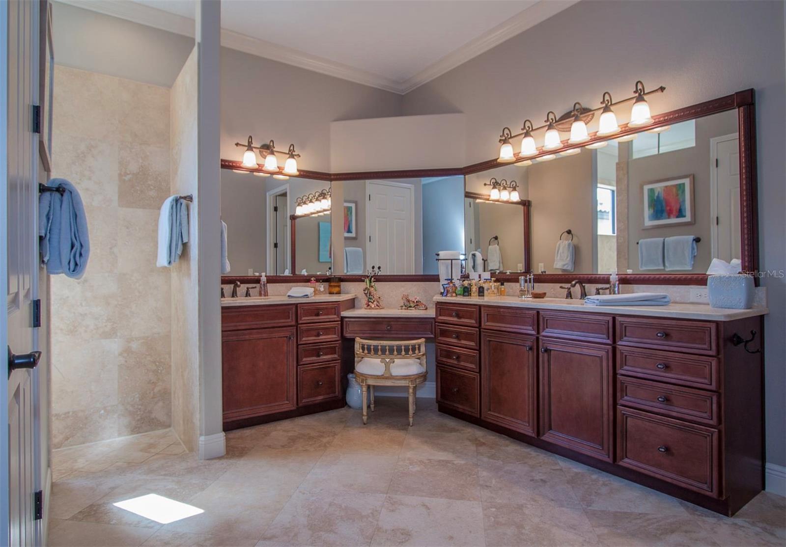 Image 20 of 36 For 7415 Pointe Venezia Drive