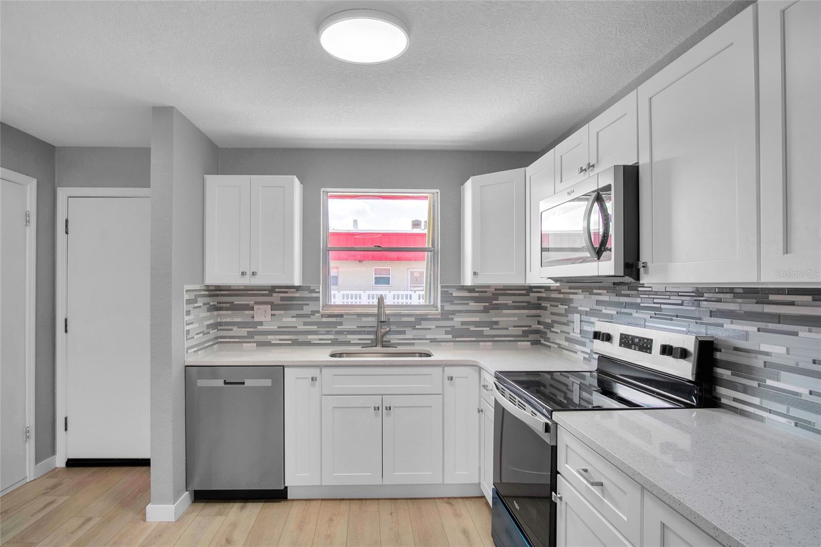 Image 6 of 24 For 2901 Halifax Avenue 220