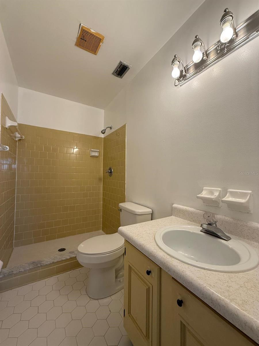 Image 12 of 21 For 130 Johnson Avenue 205