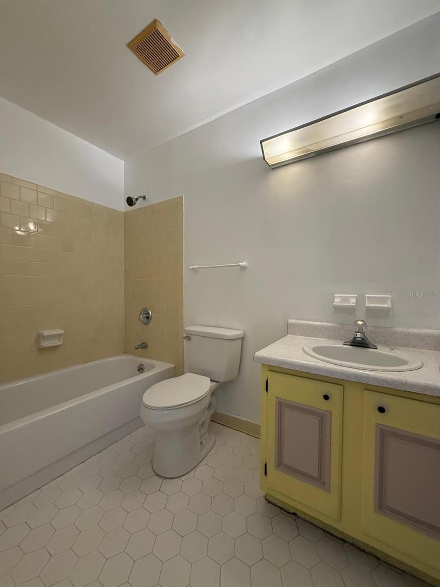 Image 16 of 21 For 130 Johnson Avenue 205