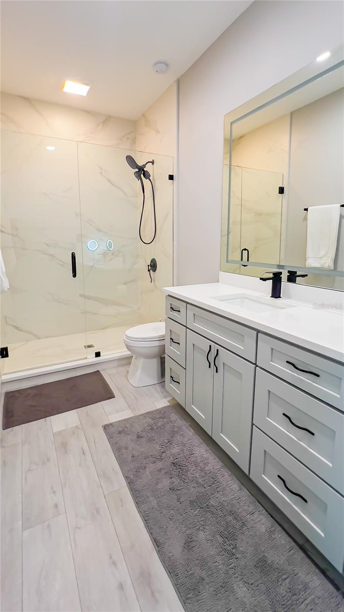 Image 32 of 81 For 15061 Spinnaker Cove Lane