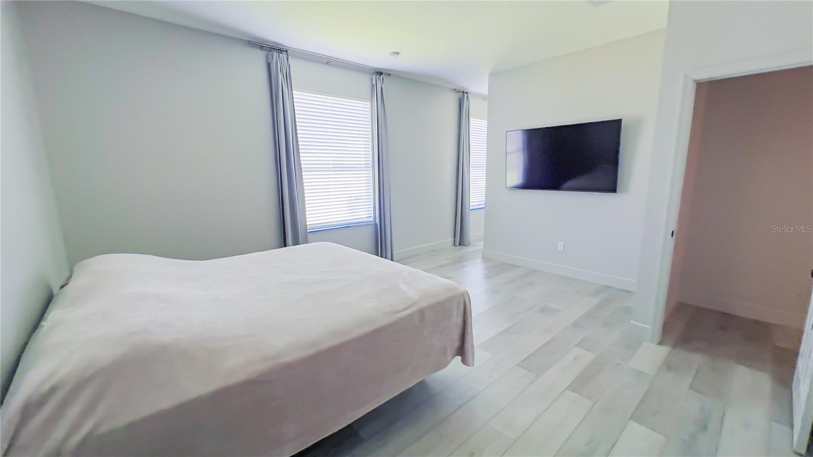 Image 33 of 81 For 15061 Spinnaker Cove Lane