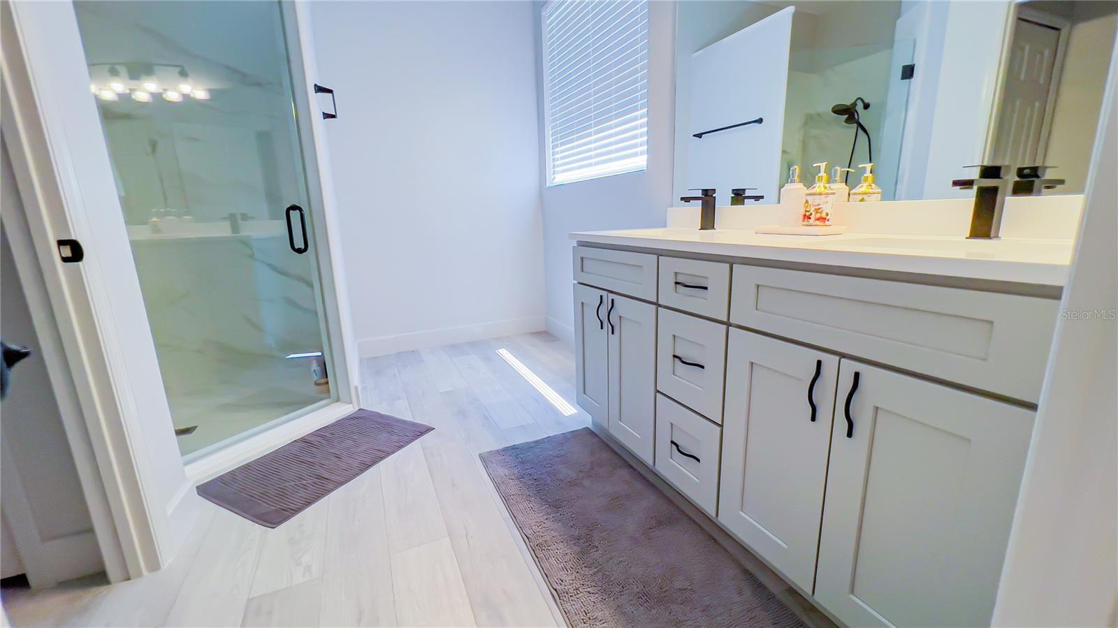 Image 40 of 81 For 15061 Spinnaker Cove Lane