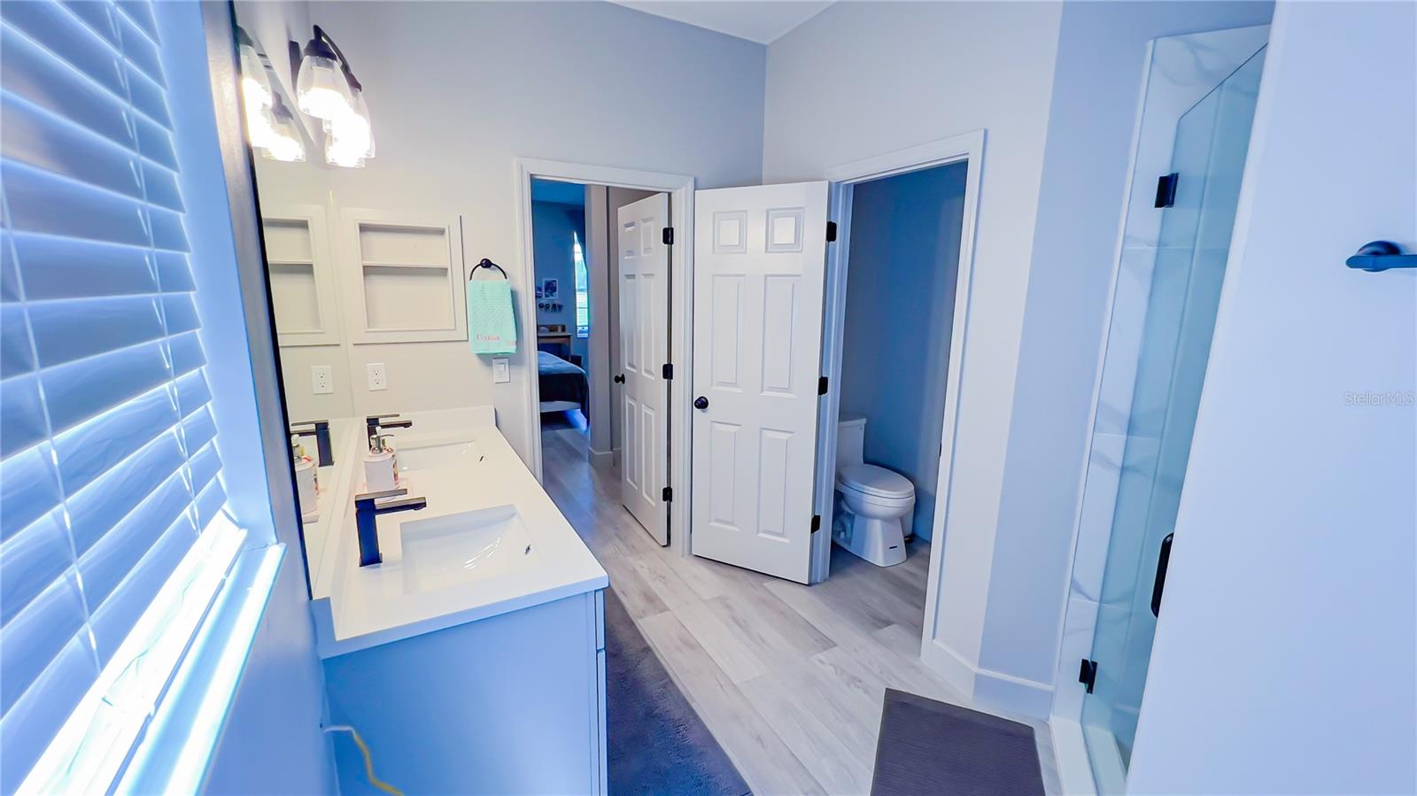 Image 42 of 81 For 15061 Spinnaker Cove Lane