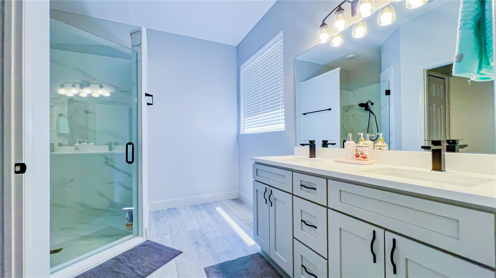 Image 43 of 81 For 15061 Spinnaker Cove Lane