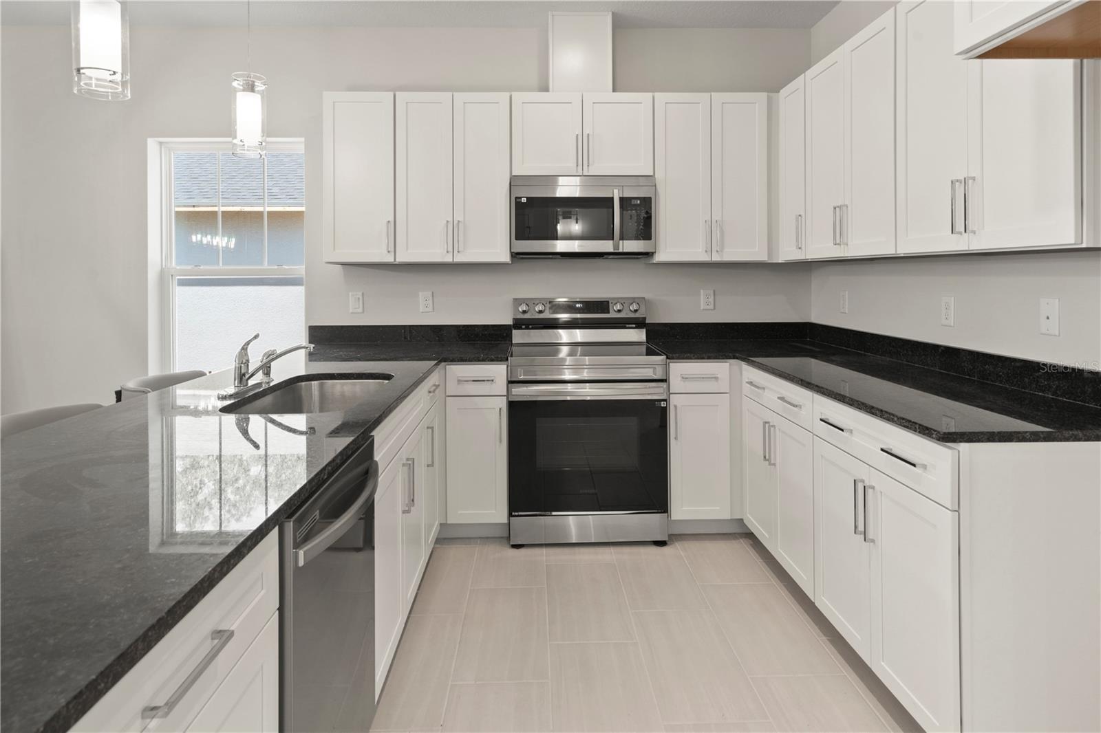 Image 10 of 23 For 805 Locust Avenue