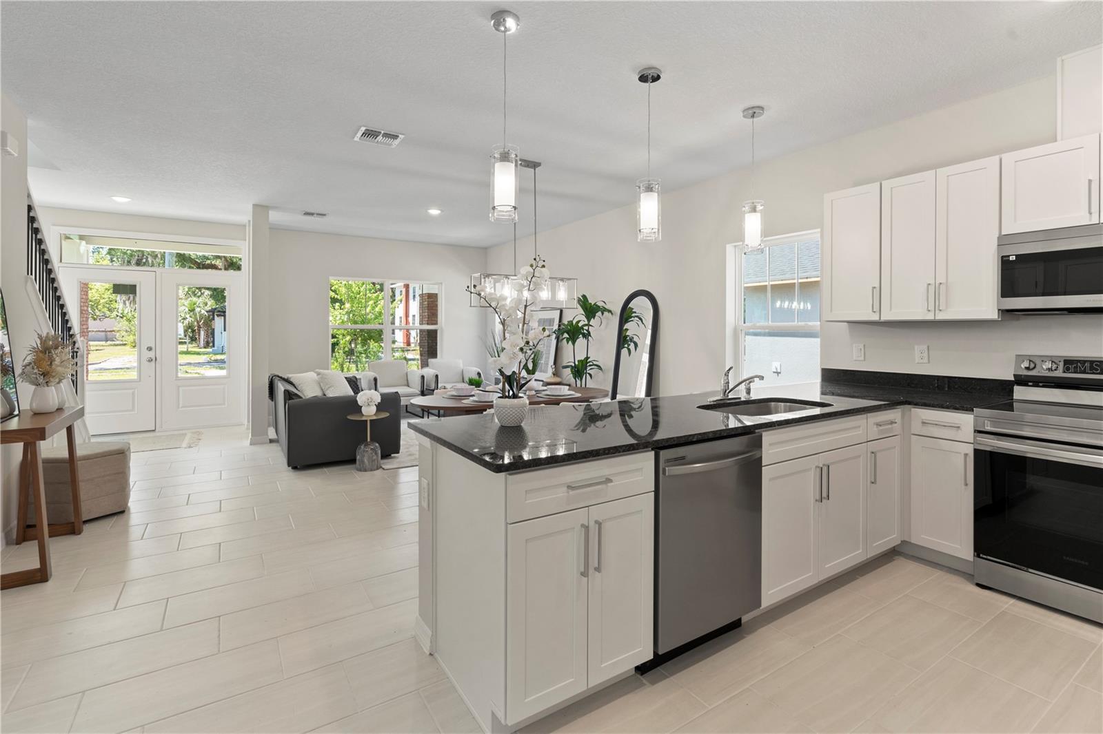 Image 11 of 23 For 805 Locust Avenue