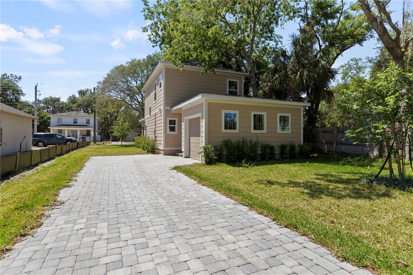 Image 19 of 23 For 805 Locust Avenue