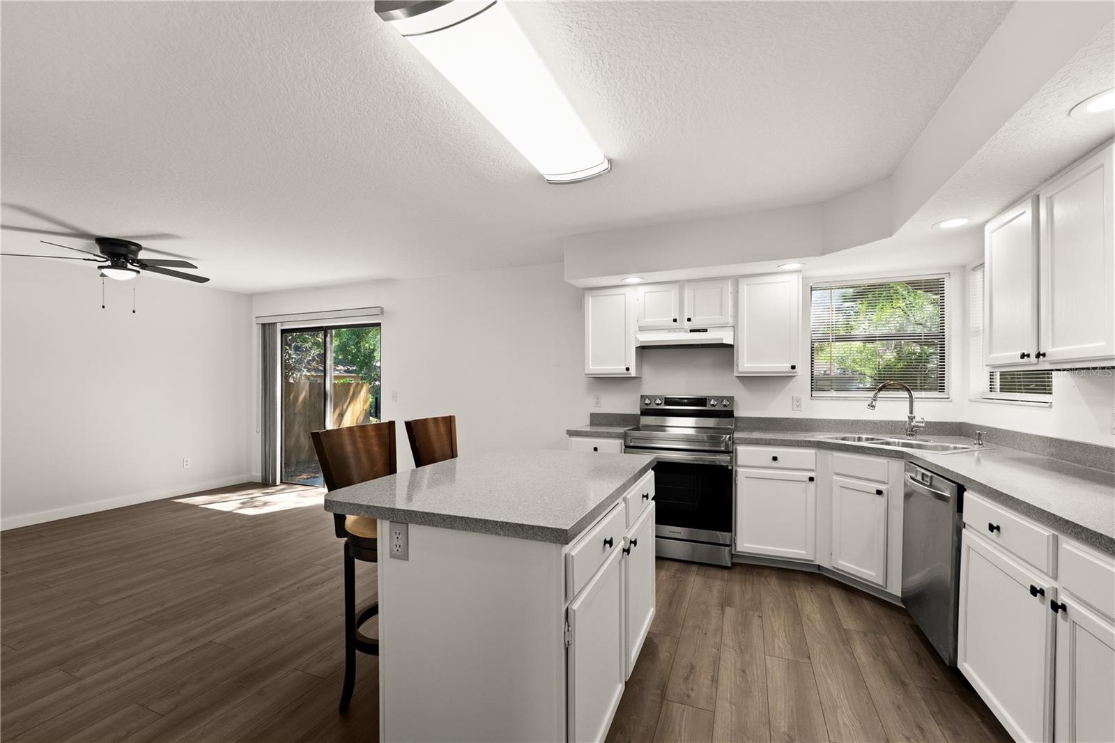 Image 10 of 32 For 992 Woodrose Court