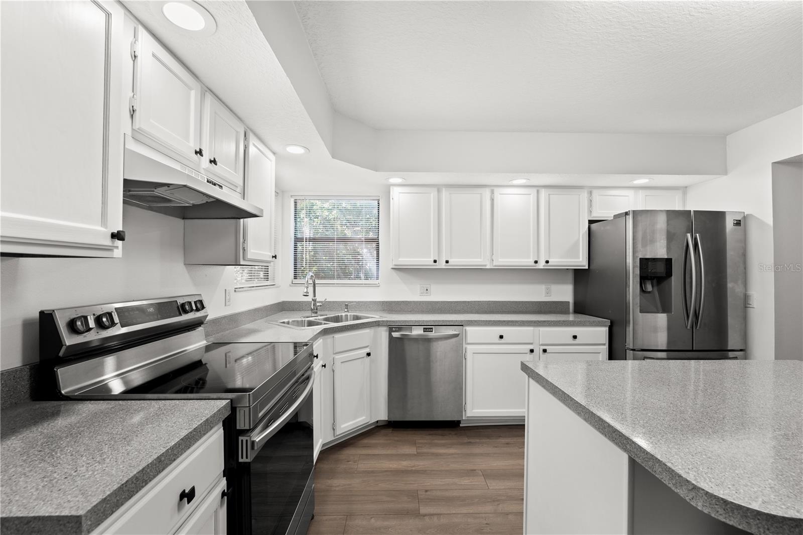 Image 11 of 32 For 992 Woodrose Court