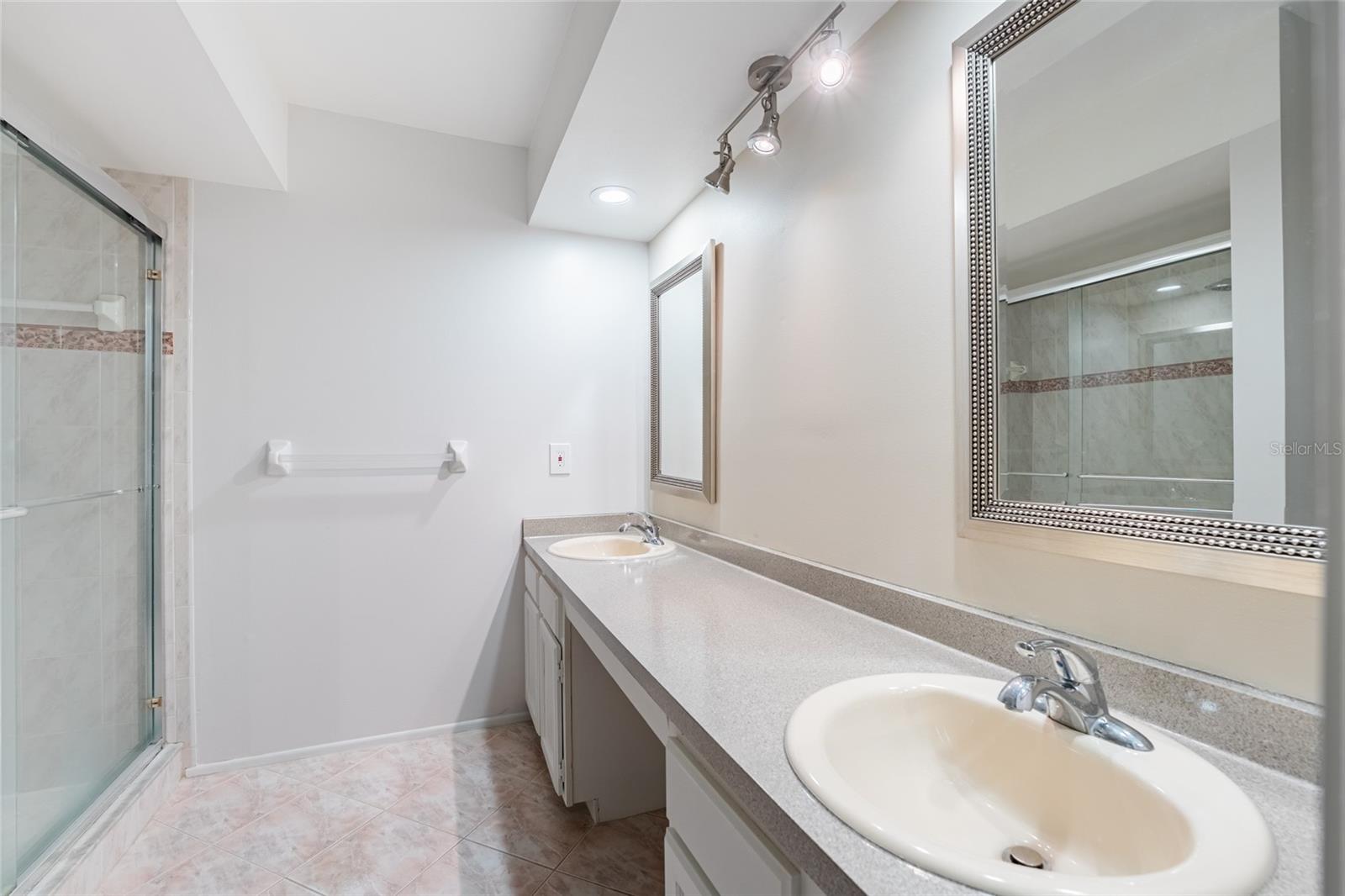 Image 18 of 32 For 992 Woodrose Court