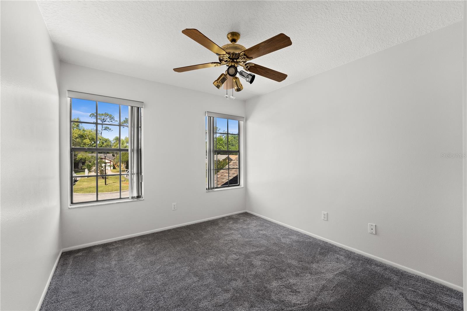 Image 21 of 32 For 992 Woodrose Court