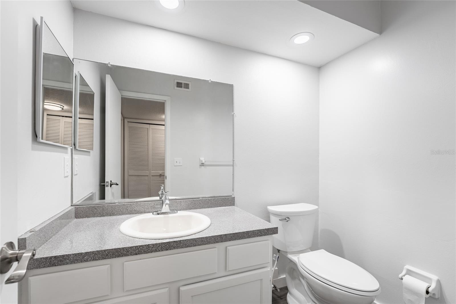 Image 22 of 32 For 992 Woodrose Court