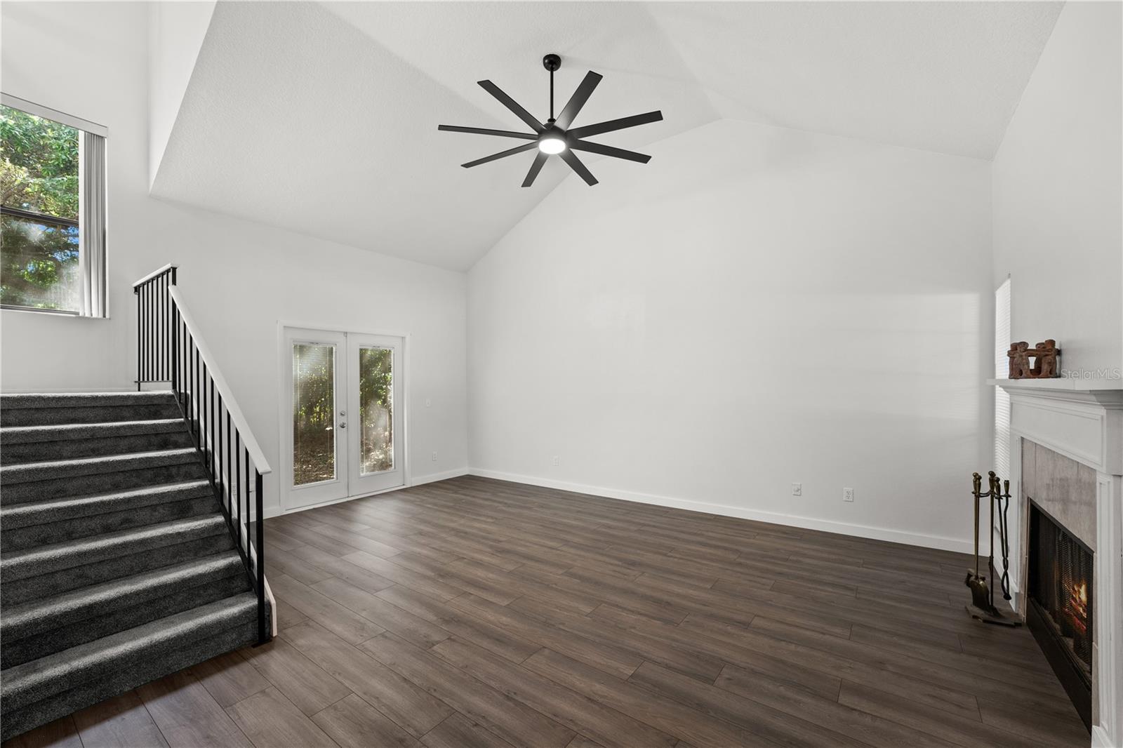 Image 3 of 32 For 992 Woodrose Court