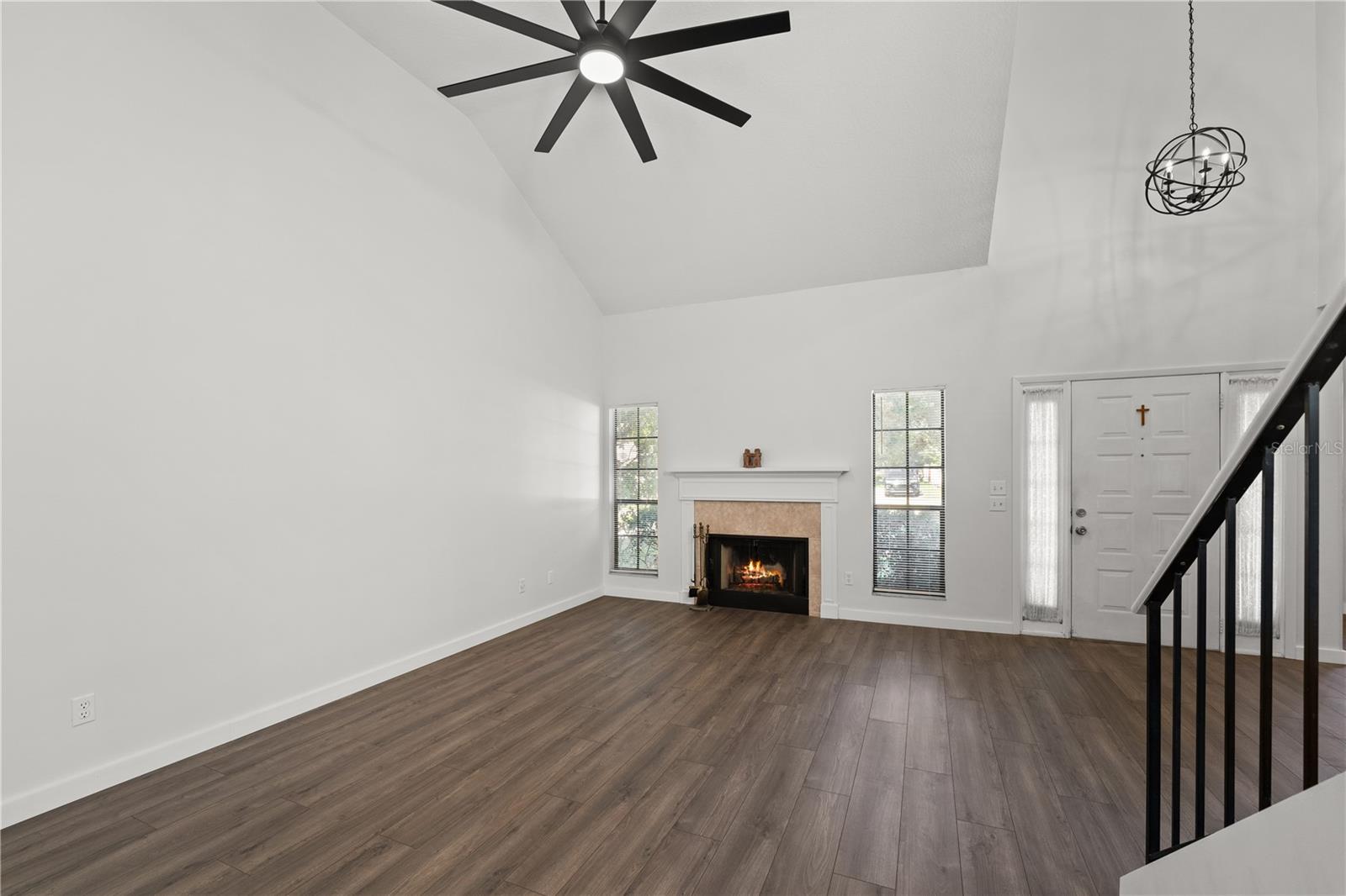 Image 4 of 32 For 992 Woodrose Court