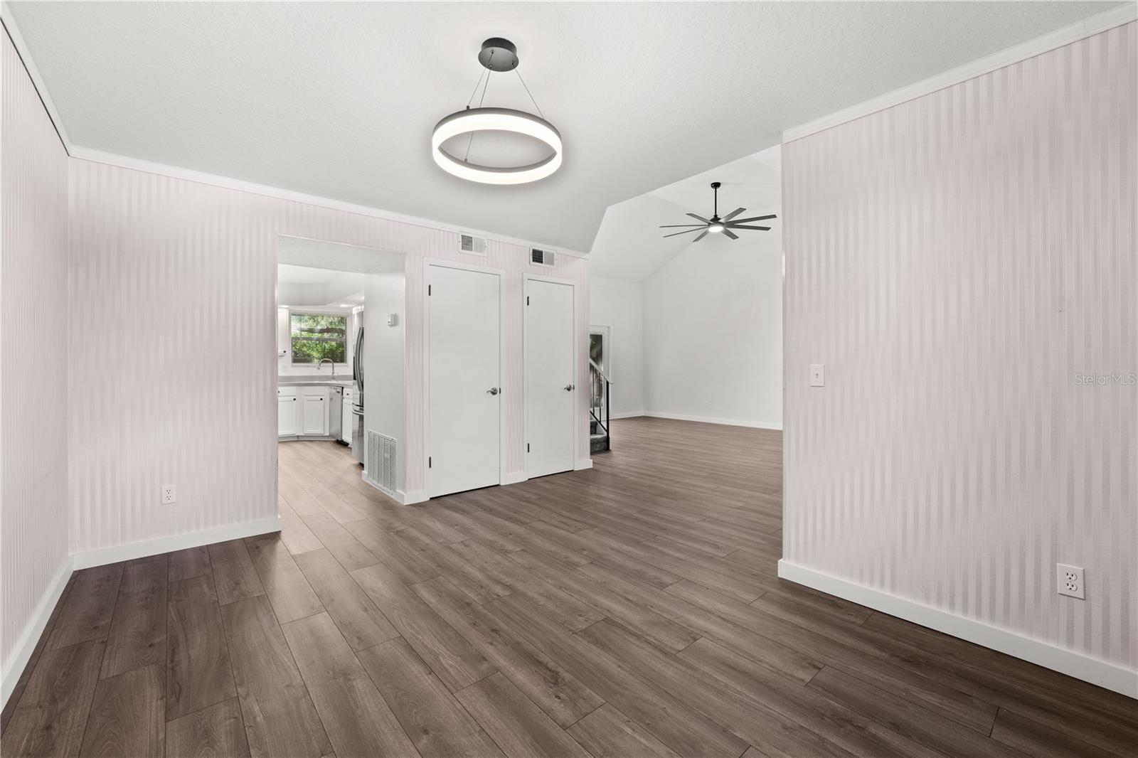 Image 7 of 32 For 992 Woodrose Court