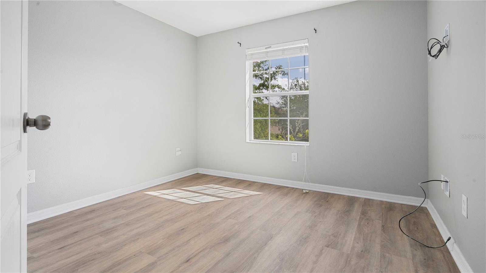 Image 15 of 27 For 11163 Savannah Landing Circle