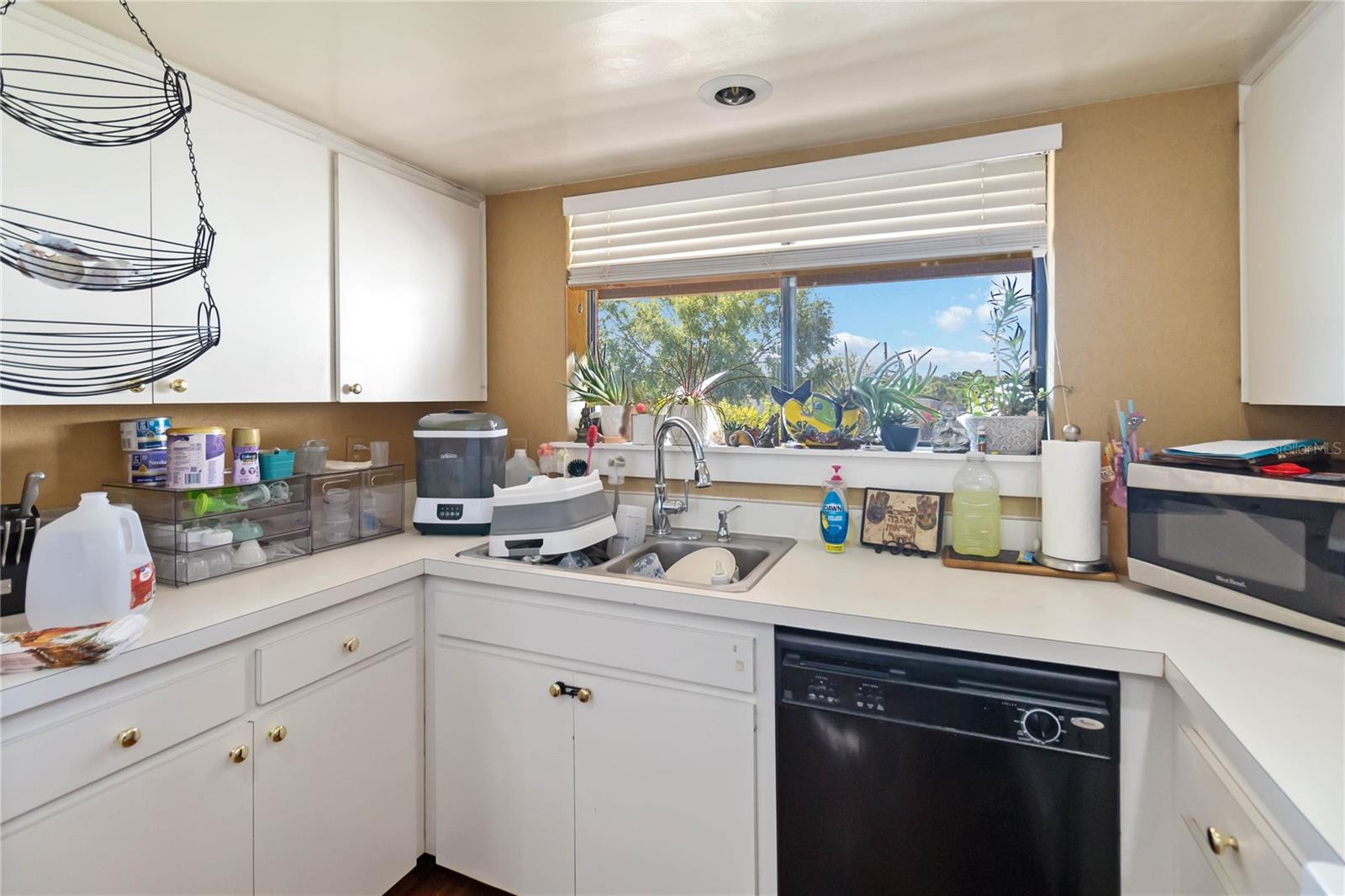 Image 10 of 21 For 440 Orienta Point Street