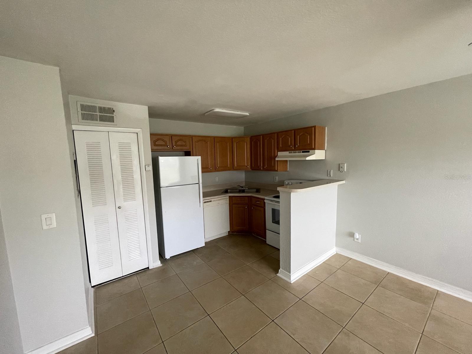 Image 8 of 22 For 4724 Walden Circle 1514